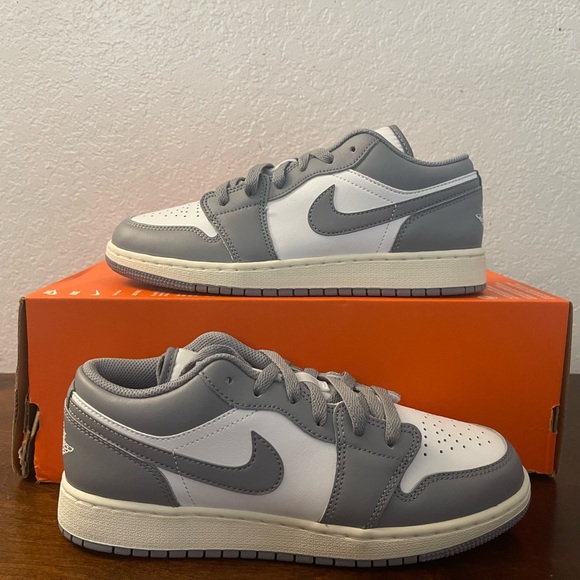 Air Jordan 1 Low GS 'Vintage Grey' 553560-053 7Y Women's Size 8.5 - Picture 1 of 7